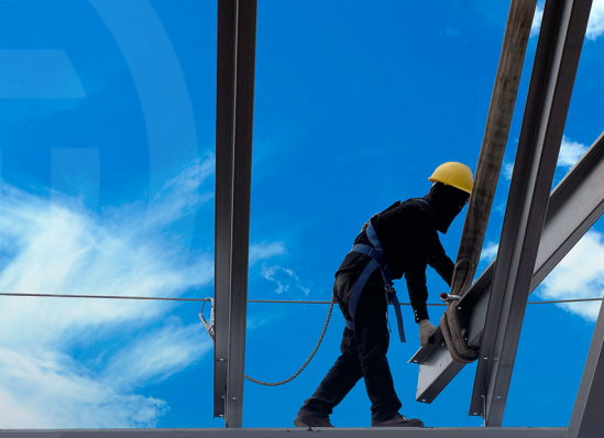 NR-35: os principais riscos de queda em trabalhos em telhados